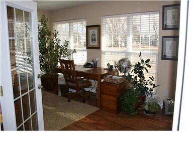 Office or study area could easily be converted int