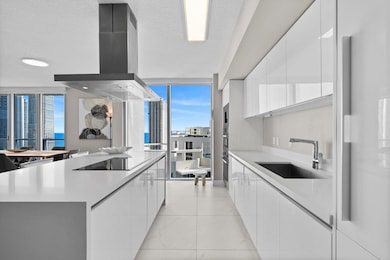 Parque Towers at St. Tropez unit 4-2201, Sunny Isles Beach, FL 33160 - photo 4