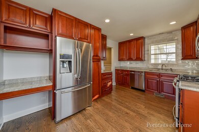 515 W 2nd St, Elmhurst, IL 60126 - photo 2