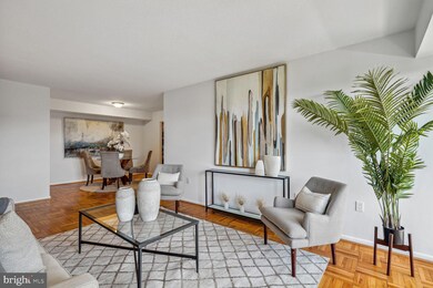 Town Square Towers unit 704, Washington, DC 20024 - photo 4