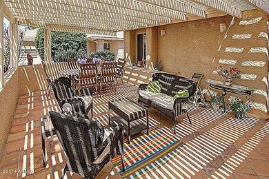 frontpatio_700