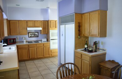LIGHT AND CHEERY KITCHEN