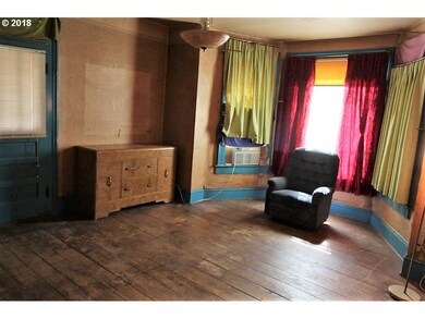 801 E 8th St, the Dalles, OR 97058 - photo 5