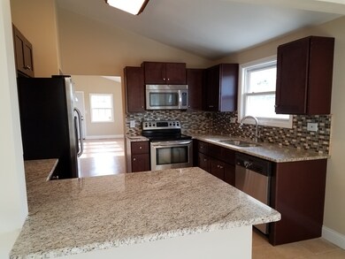 905 Berkley St, Carpentersville, IL 60110 - photo 7