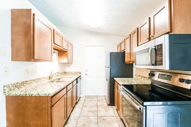 6523 Woodmere Cir, Indianapolis, IN 46260 - photo 5