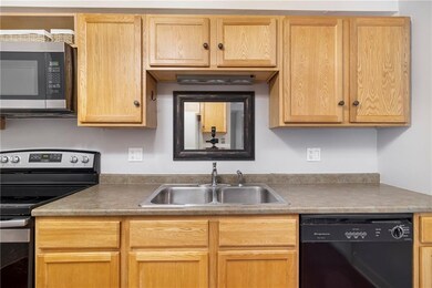 6 Village Ct, West Warwick, RI 02893 - photo 4