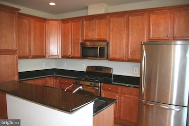 11826 Regents Park Dr, Germantown, MD 20876 - photo 5