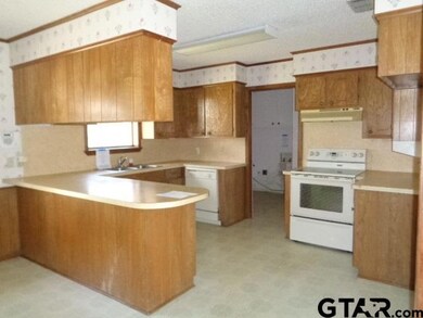 2523 2523 Mitchell Ave, Tyler, TX 75701 - photo 2