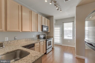 22757 Fountain Grove Square, Ashburn, VA 20148 - photo 7