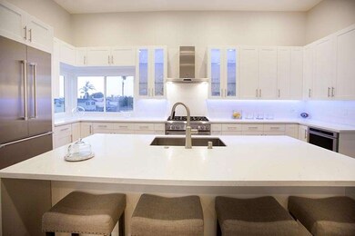 Beautiful cooks kitchen, with sit down counter