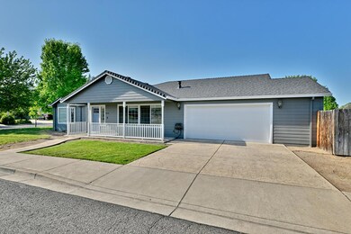 850 Mendolia Way, Central Point, OR 97502 - photo 2