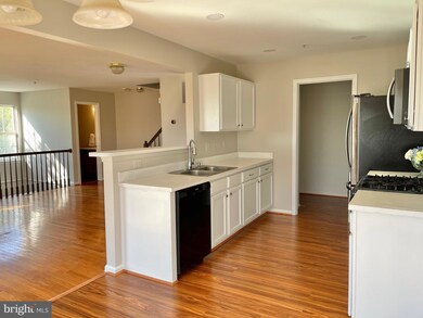 8001 Coachcrest Ct, Manassas, VA 20109 - photo 3