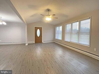 15 Dolphin Rd, Levittown, PA 19056 - photo 5