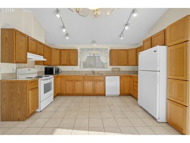 2298 Donovan Dr, Eugene, OR 97401 - photo 2