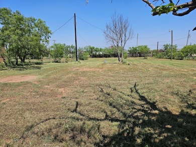 110 Apache Rd, Tye, TX 79563 - photo 3