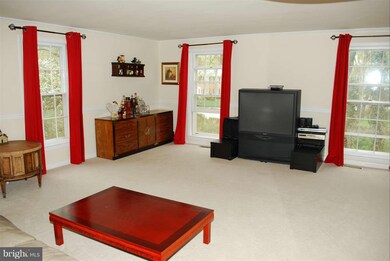 2545 Windbreak Dr, Alexandria, VA 22306 - photo 7