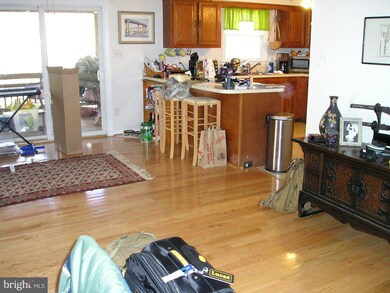 7771 Newington Woods Dr, Springfield, VA 22153 - photo 5