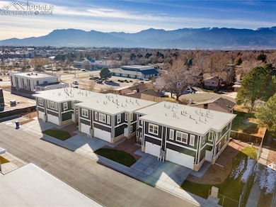 Birds eye view of property featuring a mountain vi