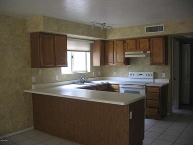 860 W Lobster Trap Dr, Gilbert, AZ 85233 - photo 4