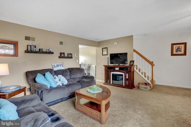 279 W Fulton St, New Holland, PA 17557 - photo 5