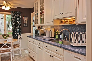 5- 8 Ivy Kitchen 1