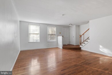 2527 Windbreak Dr, Alexandria, VA 22306 - photo 4