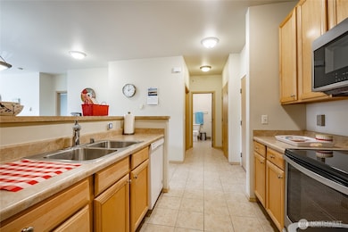 Nice Workable Kitchen with newer appliances