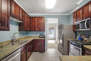 SPACIOUS KITCHEN WITH NEW APPLIANCES!