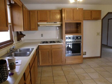 6147 Clayts Cir unit 22, Macon, GA 31216 - photo 3