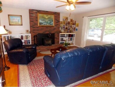 LIVING ROOM W/FIREPLACE