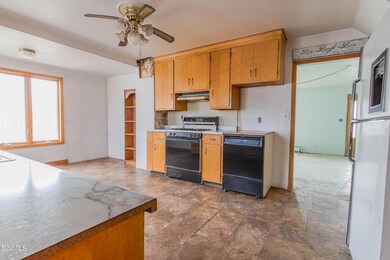 222 3rd Street NE - MLS Size-31
