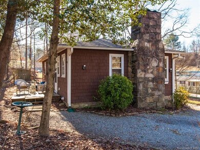 648 Waddell Dr, Hendersonville, NC 28792 - photo 2