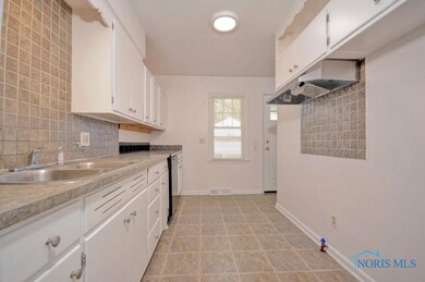 438 W Poinsetta Ave, Toledo, OH 43612 - photo 5