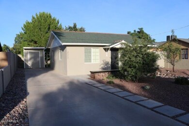 2811 N 28th SE front yard