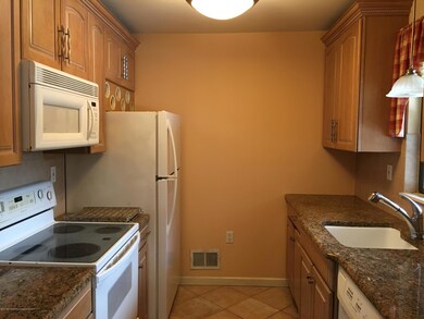 602 Wellington Place unit 602, Matawan, NJ 07747 - photo 2