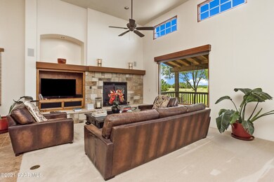 007_Living Room