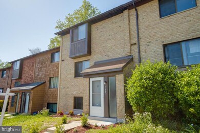 7445 Hickory Log Cir, Columbia, MD 21045 - photo 2