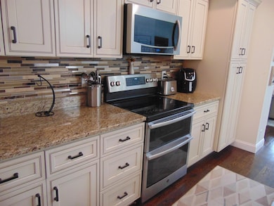 83 Trail Haven Dr, Londonderry, NH 03053 - photo 2