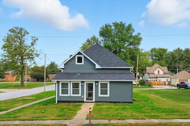 213 W Sheridan Ave, Shenandoah, IA 51601 - photo 2