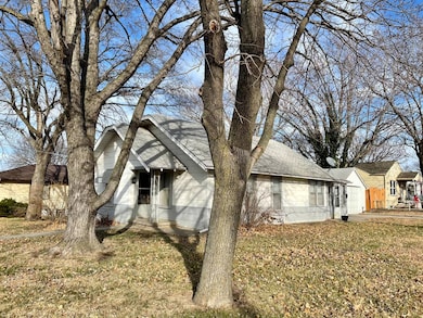 1623 Cedar St, Concordia, KS 66901 - photo 2