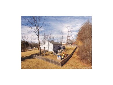 FINISHED WALKOUT W/FENCED YARD...