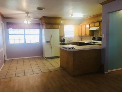 9818 Carmalee St, Houston, TX 77075 - photo 7