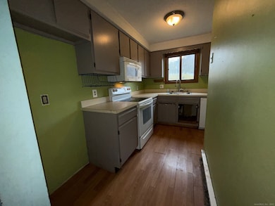 1001 Old Colony Rd unit 2-4, Meriden, CT 06451 - photo 4