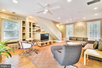 7121 Harrison Ln, Alexandria, VA 22306 - photo 4