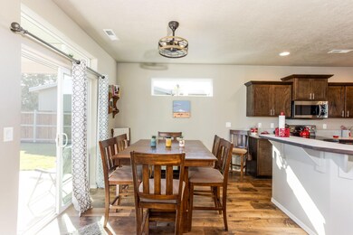 21-web-or-mls-805 SE Dacotah Court-20