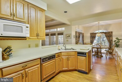 8319 Turnberry Ct, Potomac, MD 20854 - photo 6