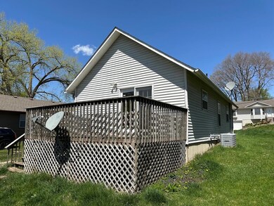 912 Lewis Ave, Des Moines, IA 50315 - photo 4