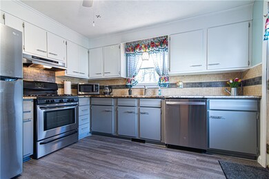 49 Fuller St, Warwick, RI 02889 - photo 4