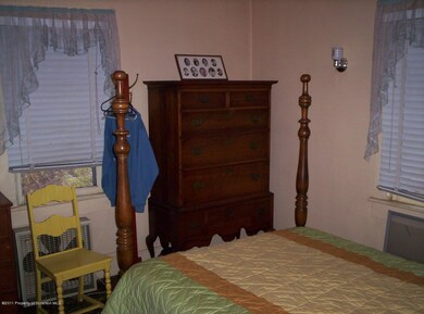 220 Chestnut St, Dunmore, PA 18512 - photo 7