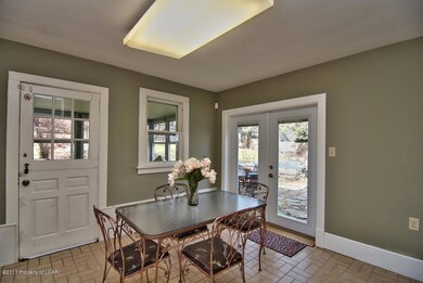 8 N Pioneer Ave, Shavertown, PA 18708 - photo 5